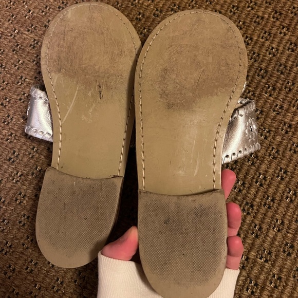 Jack Rodgers silver sandals size 6! Very good condition - Picture 4 of 4